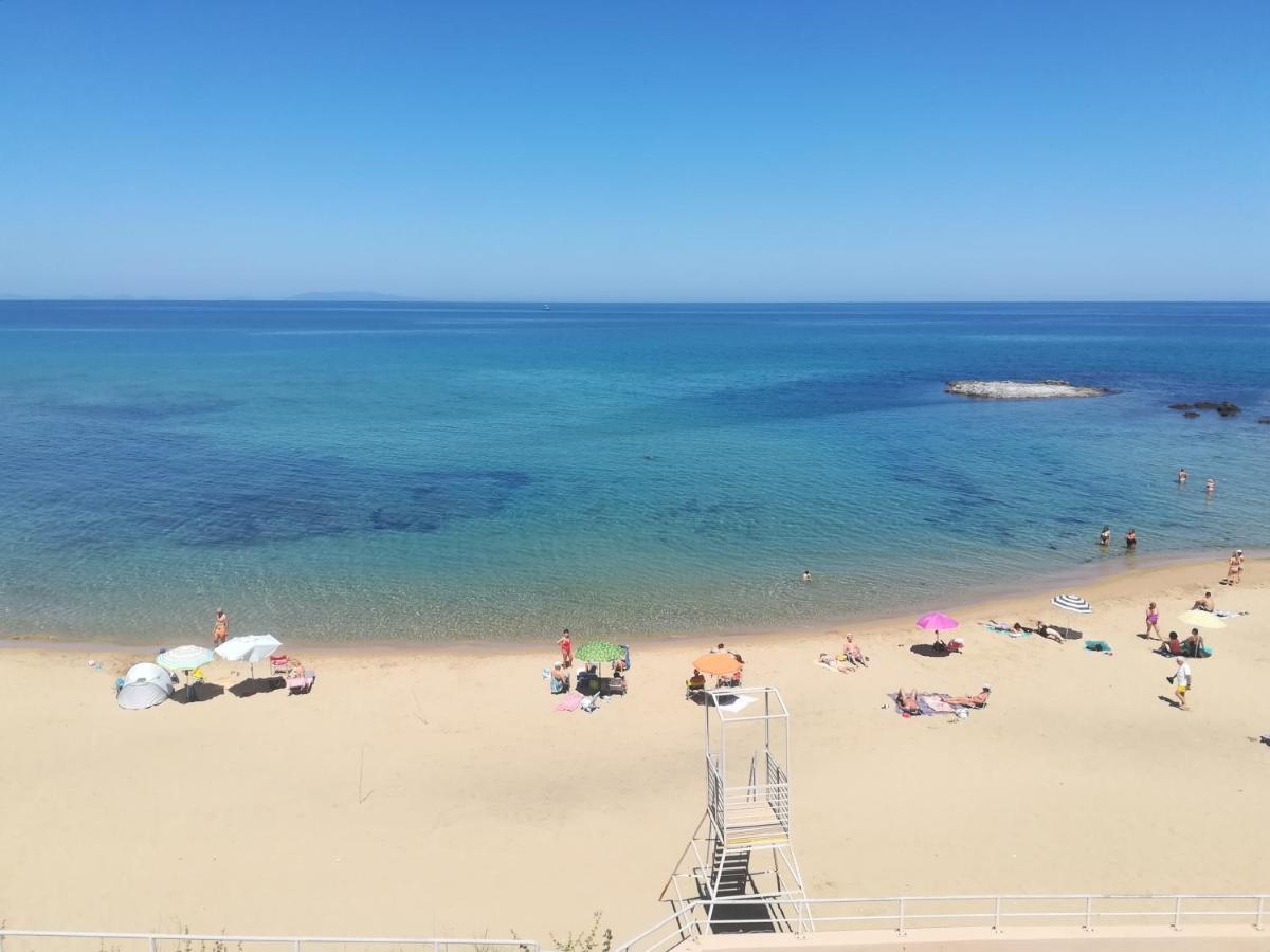 Grazioso Attico Vicino Alla Spiaggia E Al Centro Castelsardo Bagian luar foto
